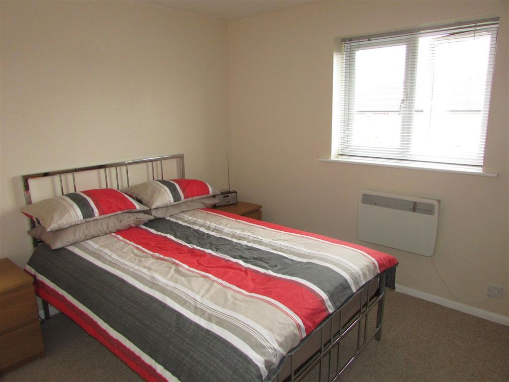 Property photo 3 of 8 54 Chepstow Close 003.Jpg