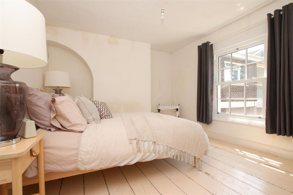 Property photo 3 of 12 Bedroom 1A.Jpg