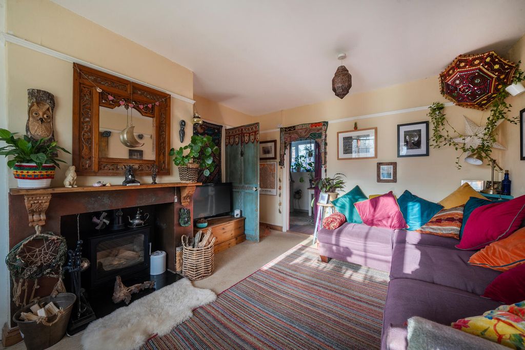 Property photo 2 of 21 Living Room