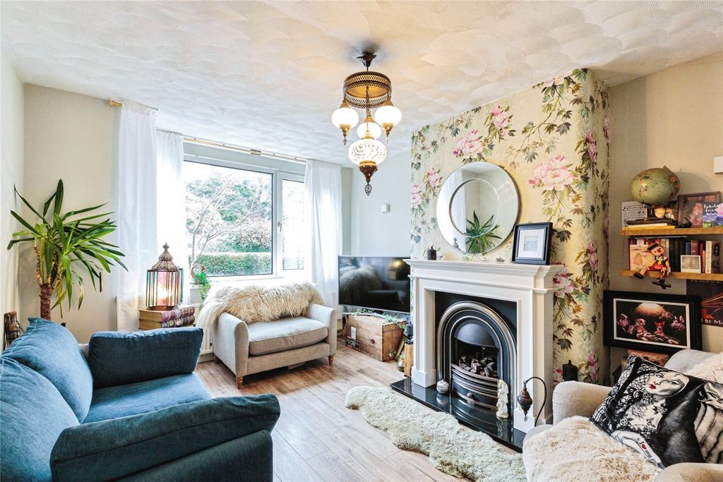 Property photo 1 of 15 Lounge