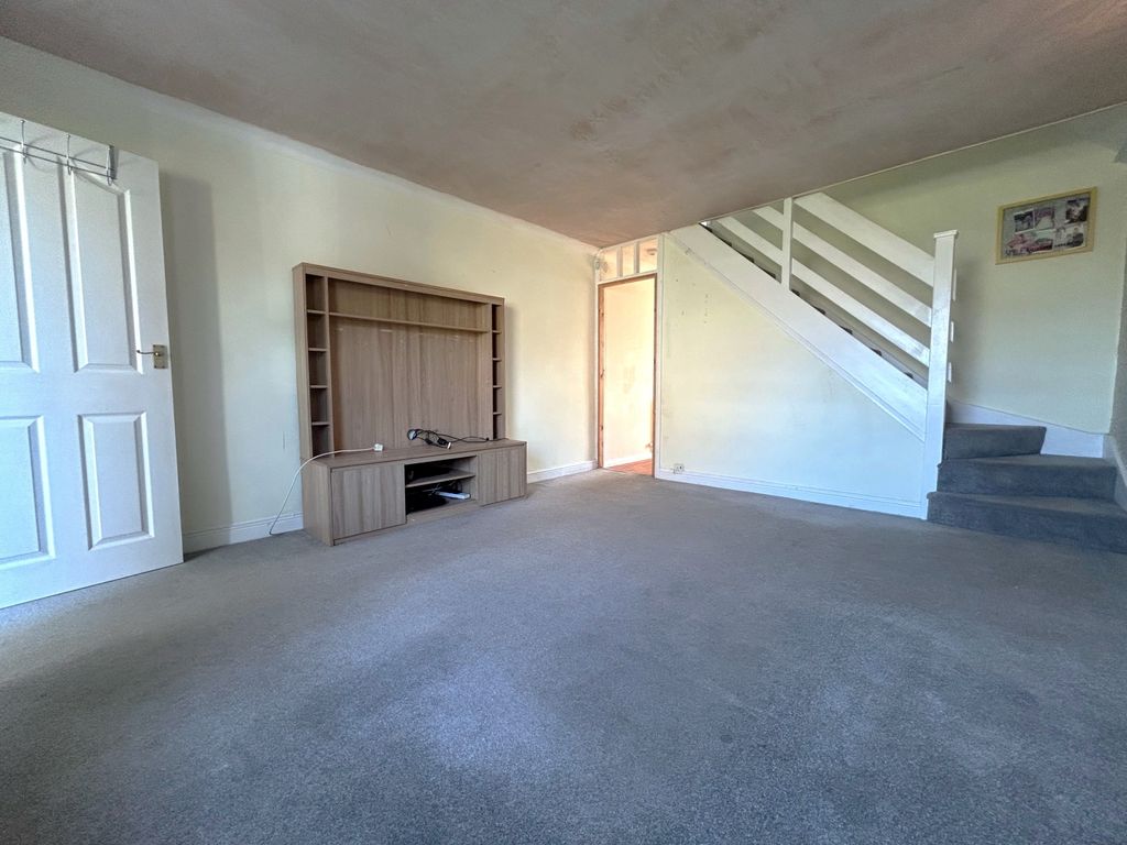 Property photo 3 of 10 47 New