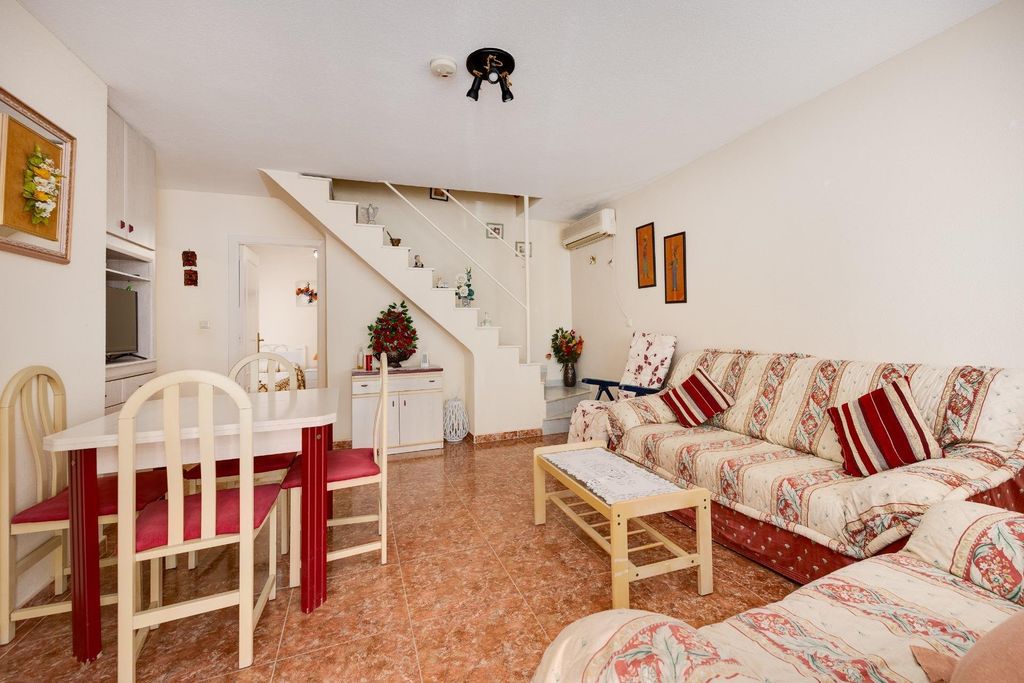 Property photo 2 of 39