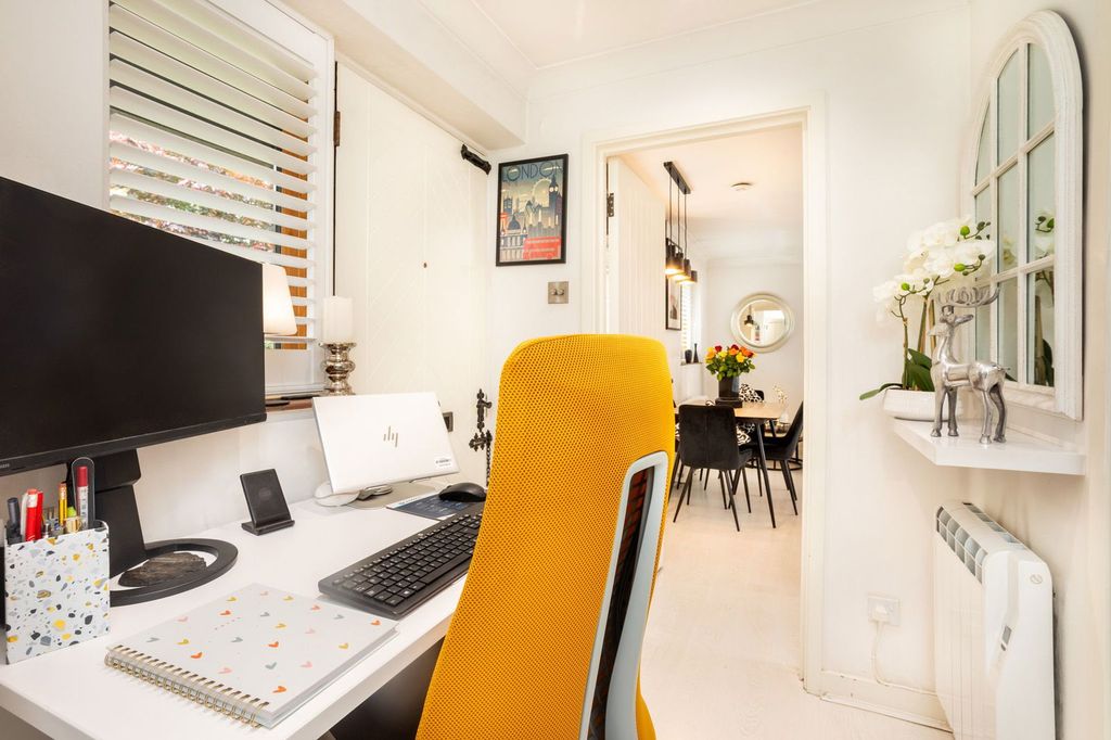 Property photo 2 of 31