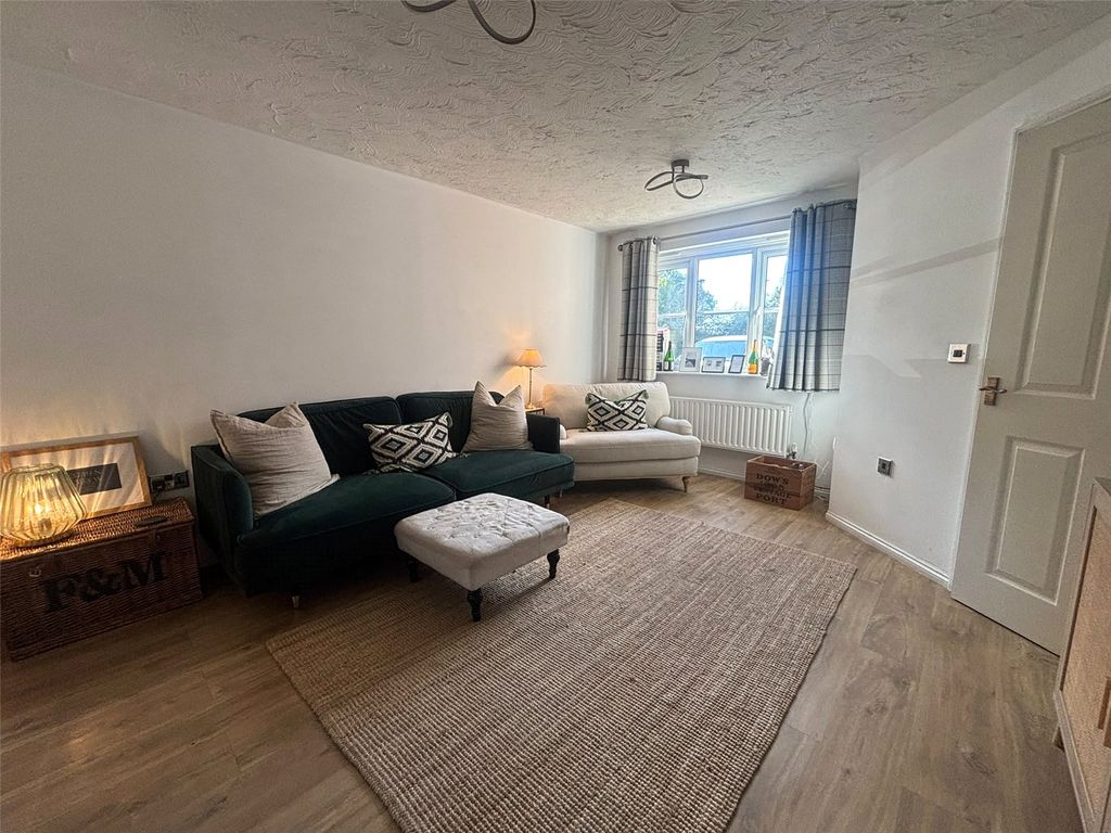 Property photo 2 of 8 Picture No. 12
