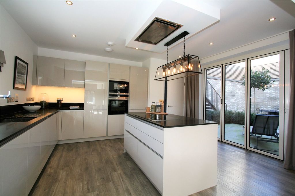 Property photo 2 of 8 Picture No. 03