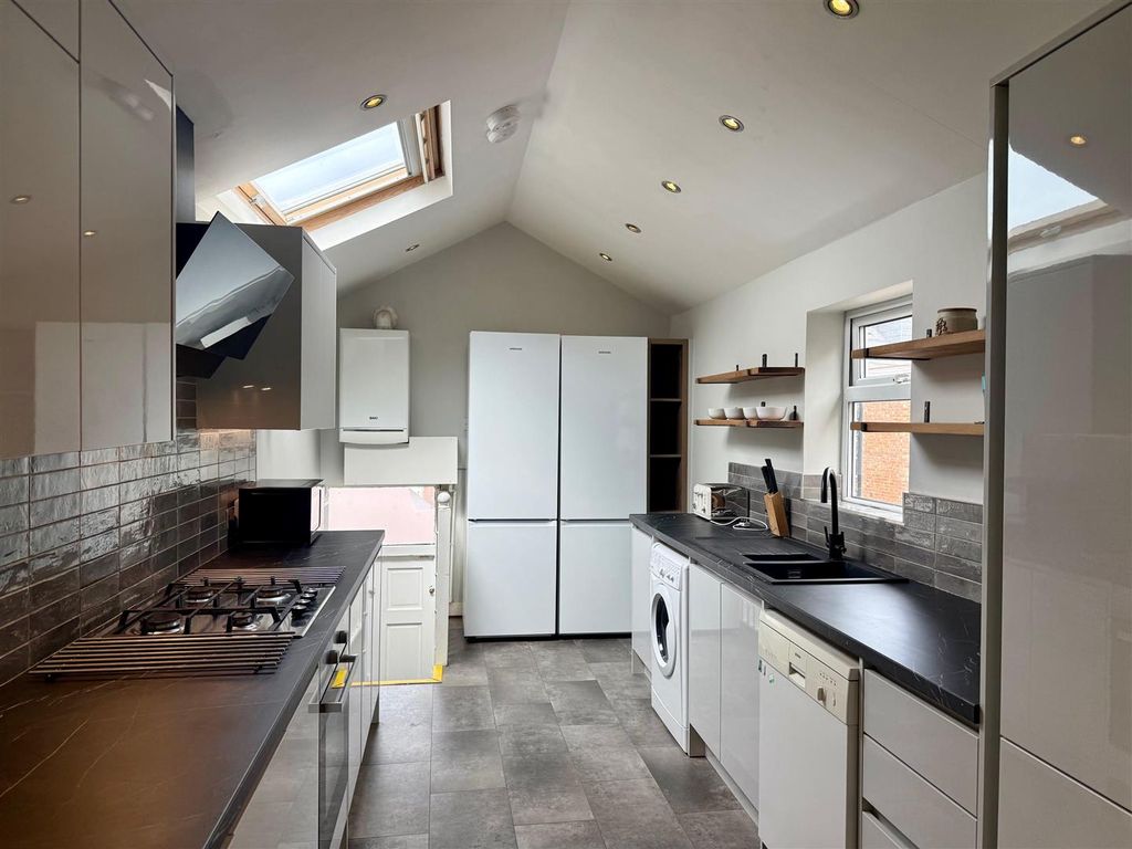 Property photo 2 of 11 Kitchen.Jpg