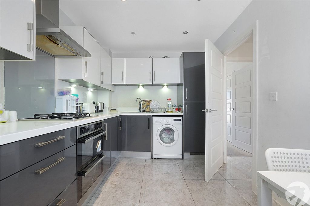 Property photo 3 of 21 Kitchen