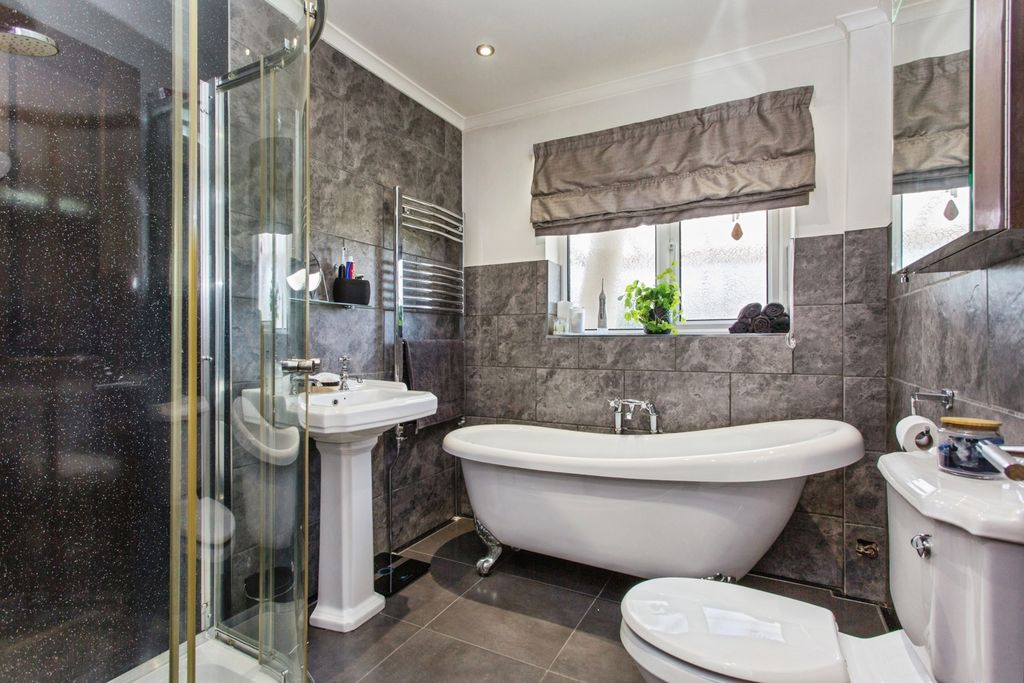 Additional image 16 of 3 bed bungalow for saleSt. Andrews Close, Leyland, Lancashire PR25