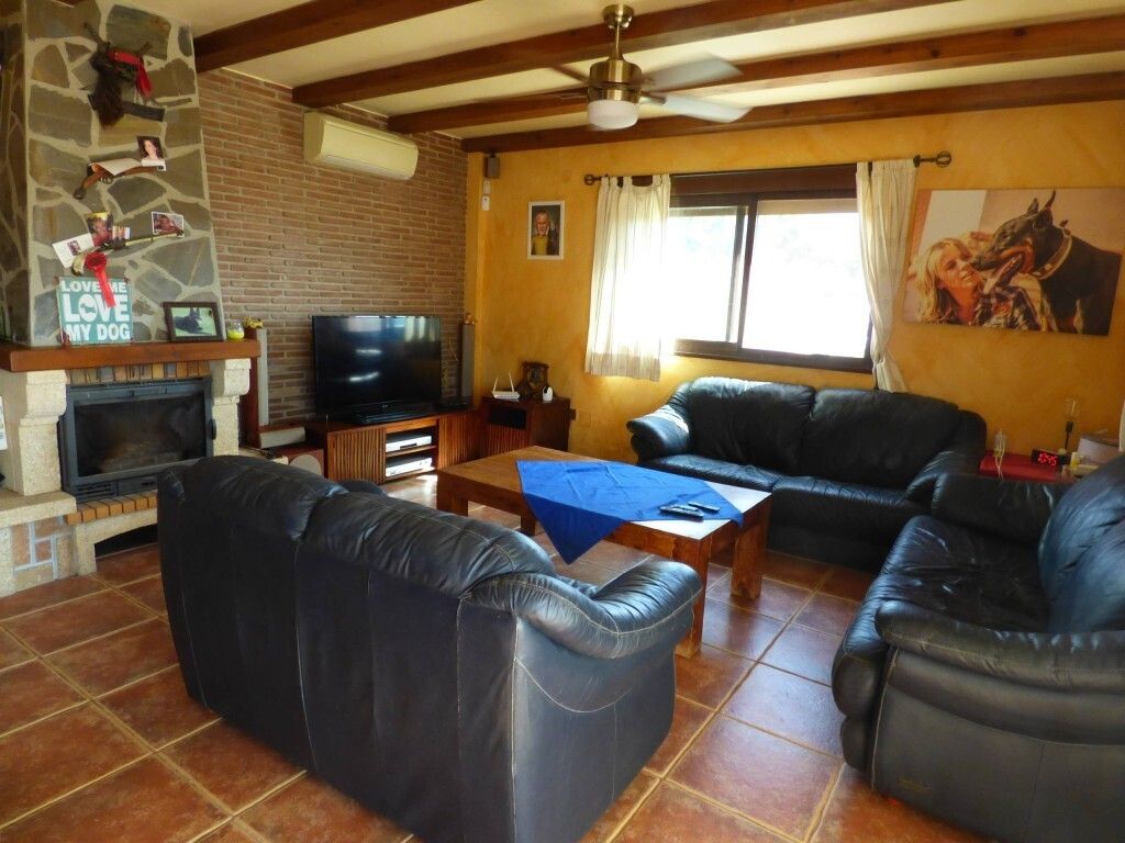 Property photo 2 of 10 Lounge