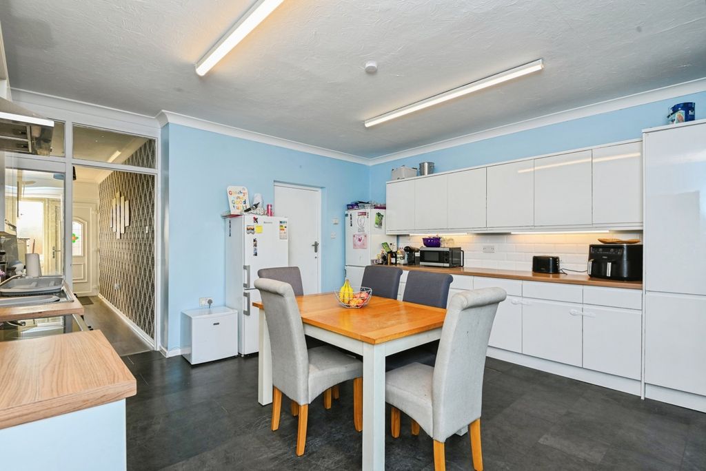 Property photo 2 of 17 Kitchen