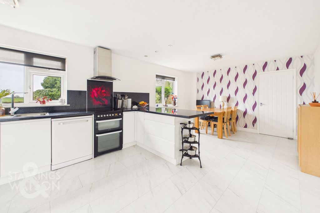 Property photo 3 of 31