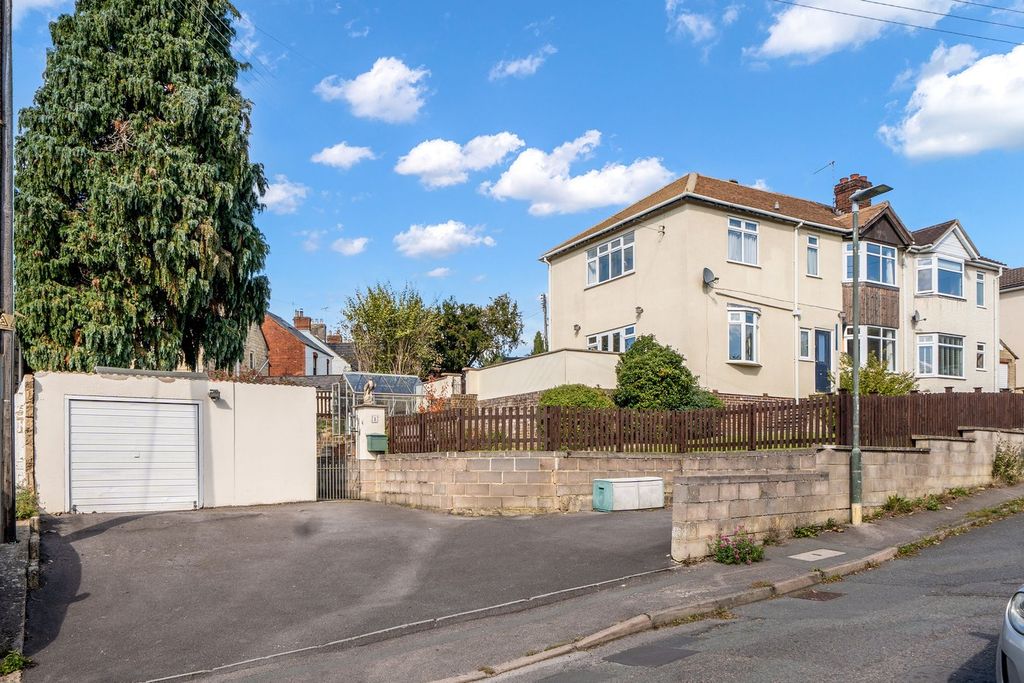 Property photo 2 of 16