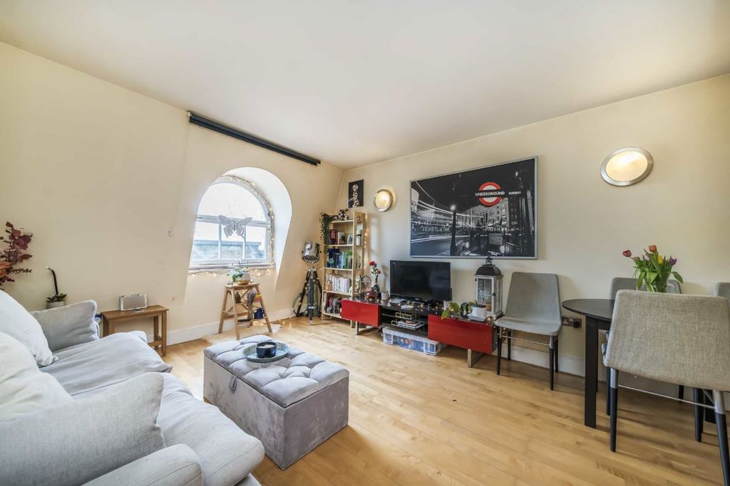 Property photo 2 of 5