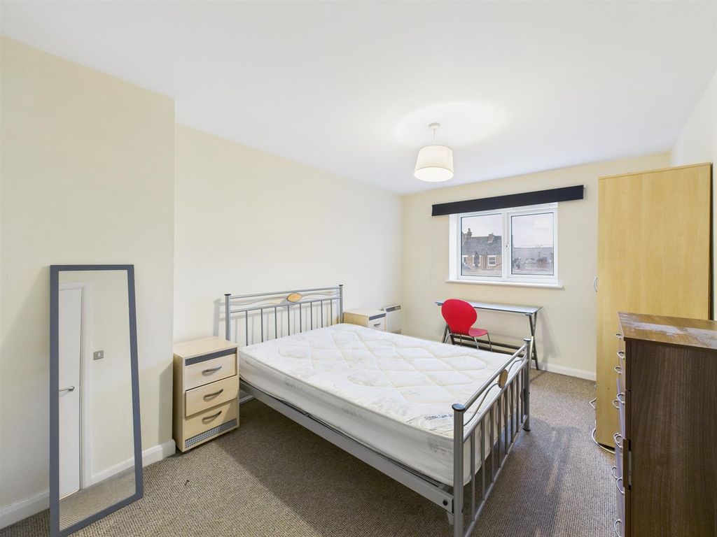 Property photo 3 of 5