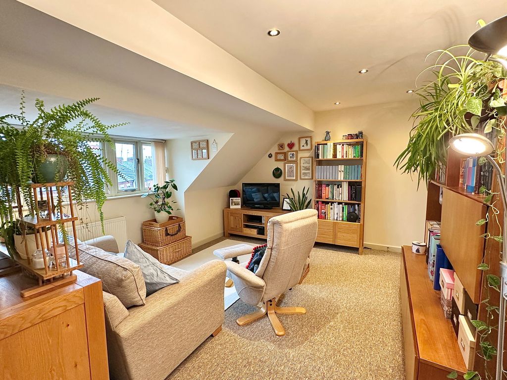 Property photo 3 of 21