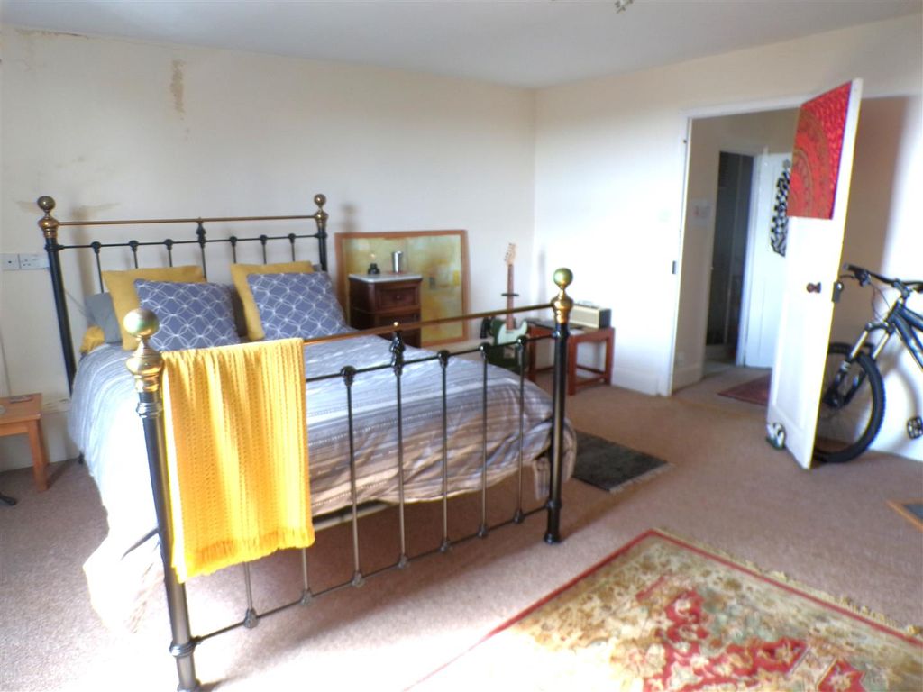 Property photo 3 of 6 Bedroom 2.Jpg