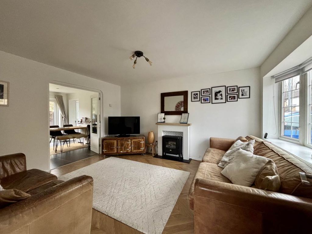 Property photo 2 of 17 Lounge 1