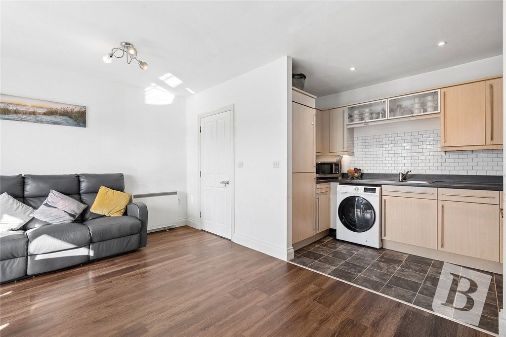 Property photo 2 of 7 Lounge/Kitchen