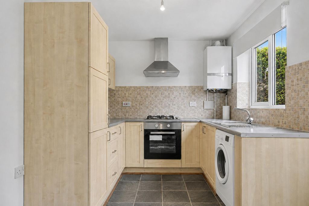 Property photo 3 of 12 Kitchen