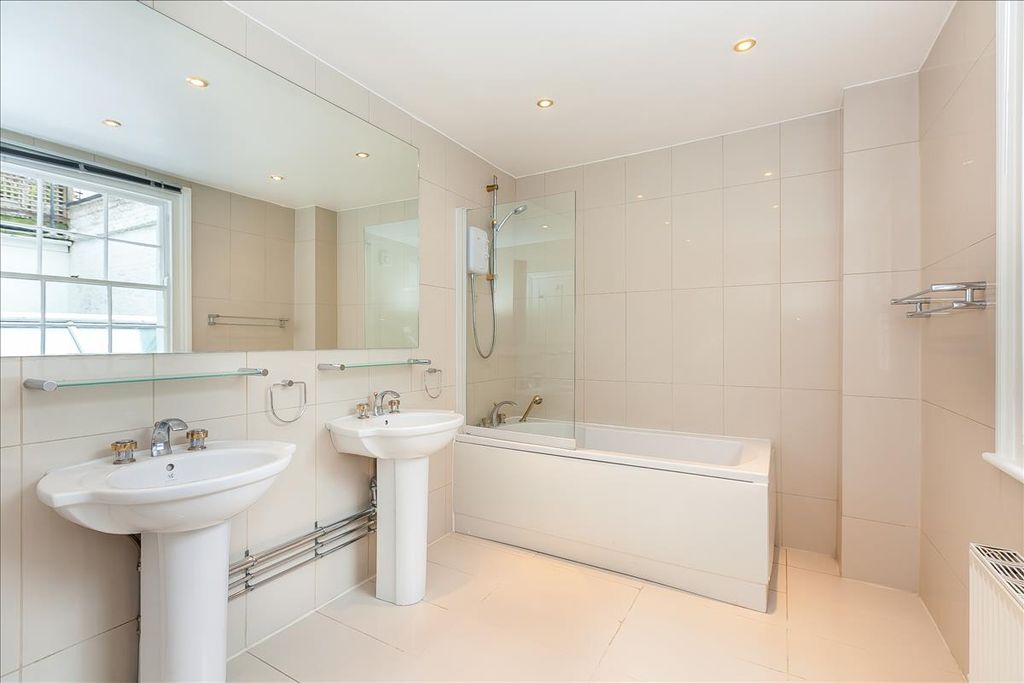 Property photo 3 of 3