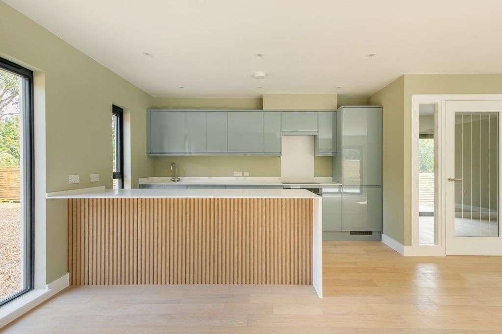 Property photo 3 of 17 Kitchen
