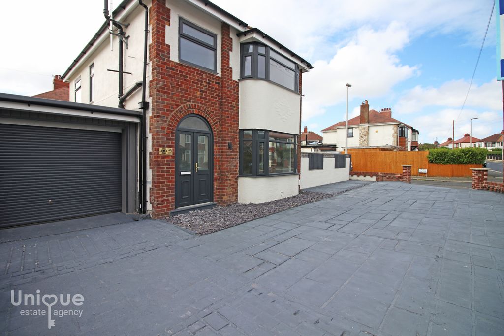 Property photo 1 of 33