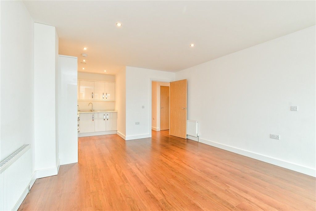 Property photo 1 of 7 Lounge/ Kitchen