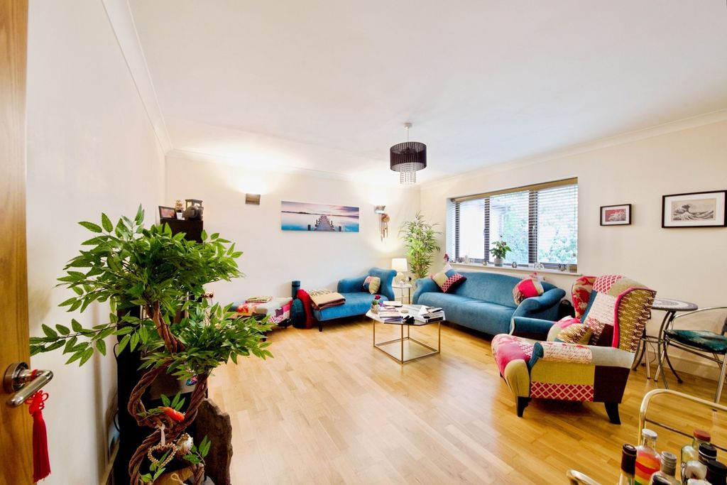 Property photo 3 of 18 Pbox-Img.Jpg