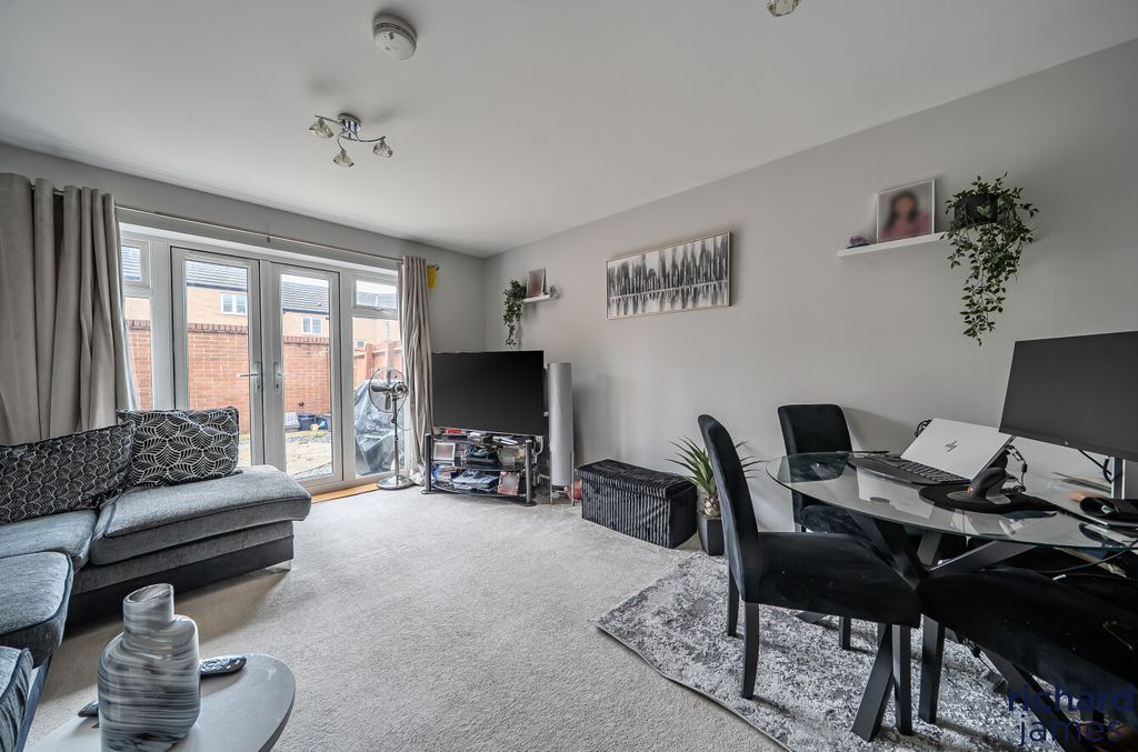 Property photo 2 of 12 2A7F87E3Ac6c40E4Bece84E1Bf45B653