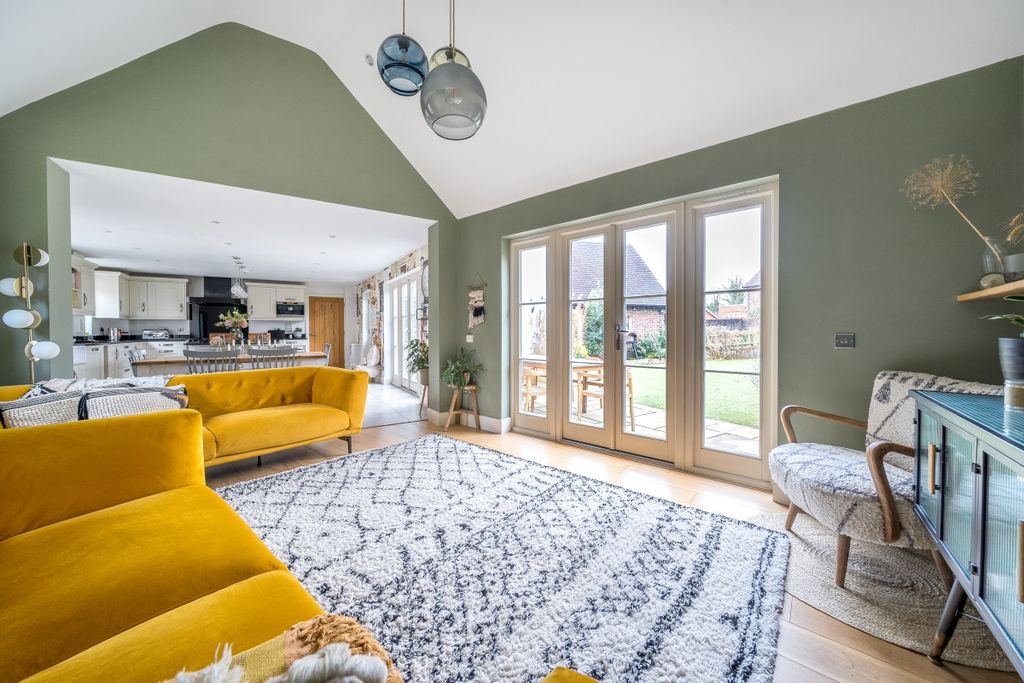 Property photo 1 of 13 Open Plan Family ...