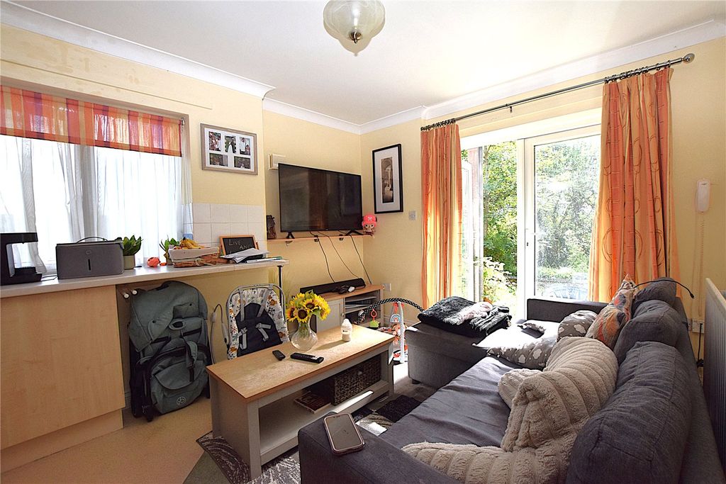 Property photo 3 of 11 Picture No. 12
