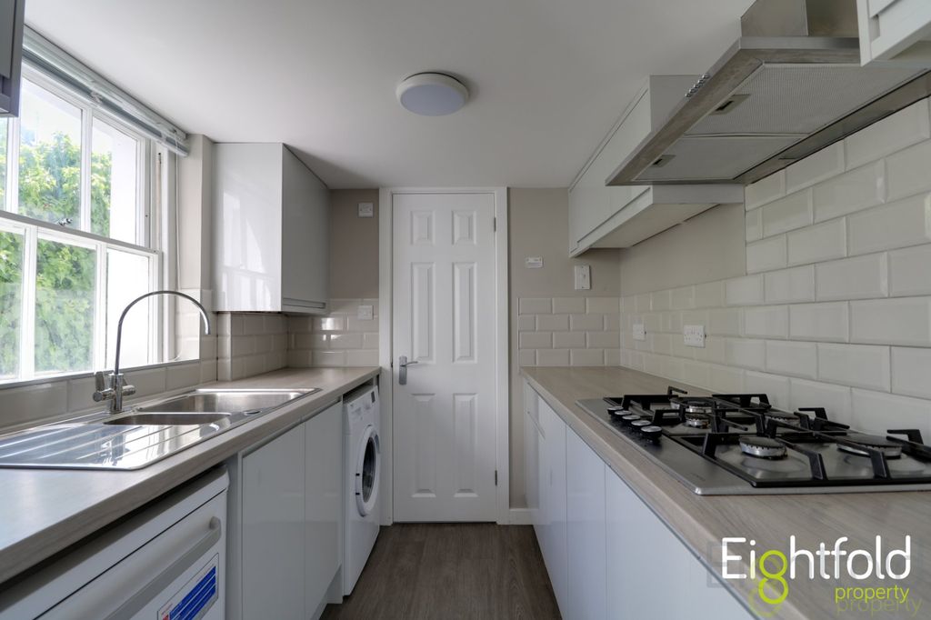 Property photo 3 of 19 Kitchn