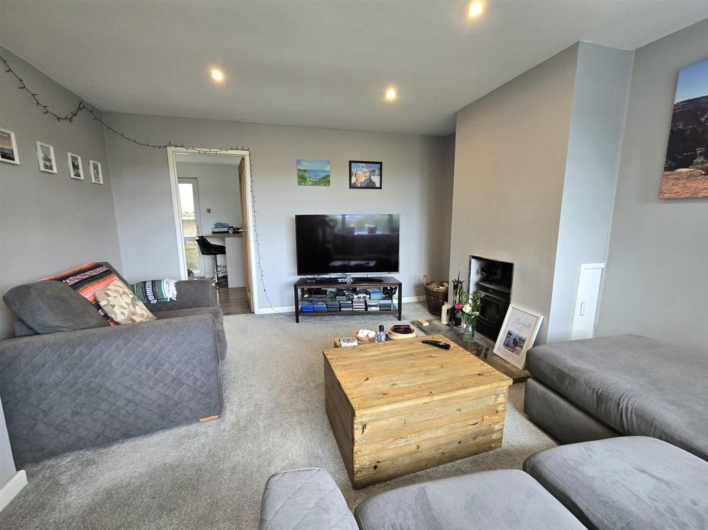Property photo 2 of 14 Lounge