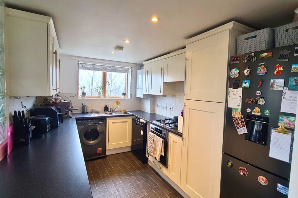 Property photo 3 of 15 Kitchen