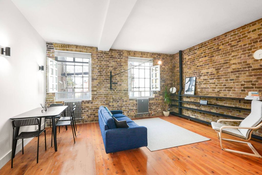 Property photo 2 of 18