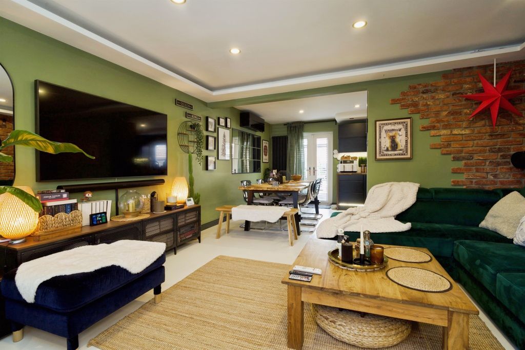 Property photo 2 of 18