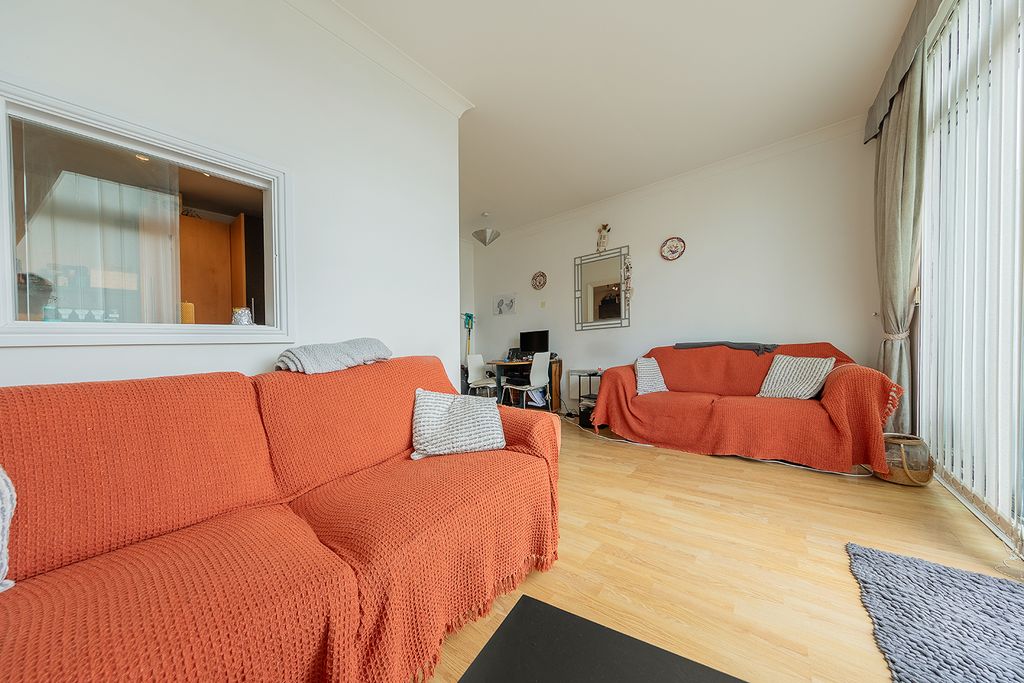 Property photo 3 of 37