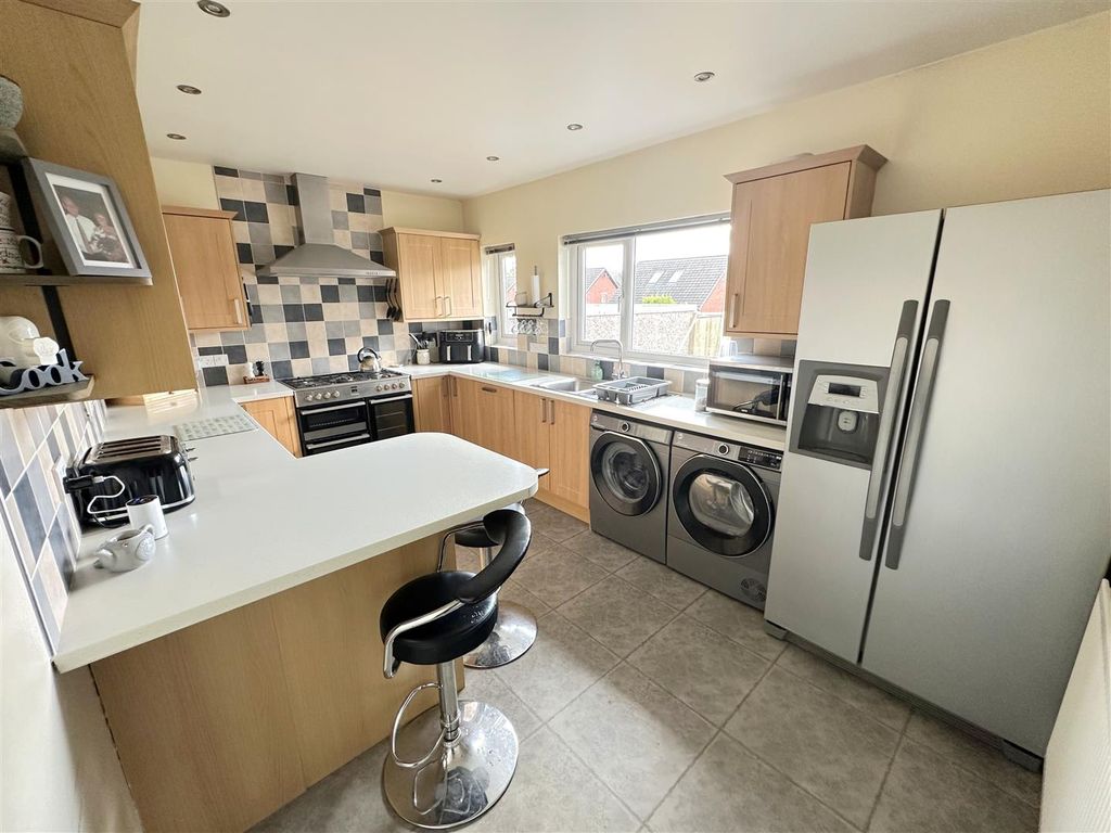 Property photo 2 of 41 Breakfast Kitchen