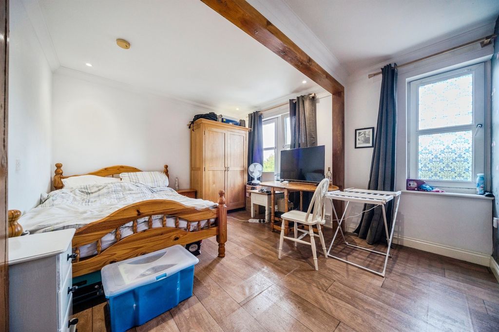 Additional image 10 of 3 bed flat for saleNorth Row, Milton Keynes MK9