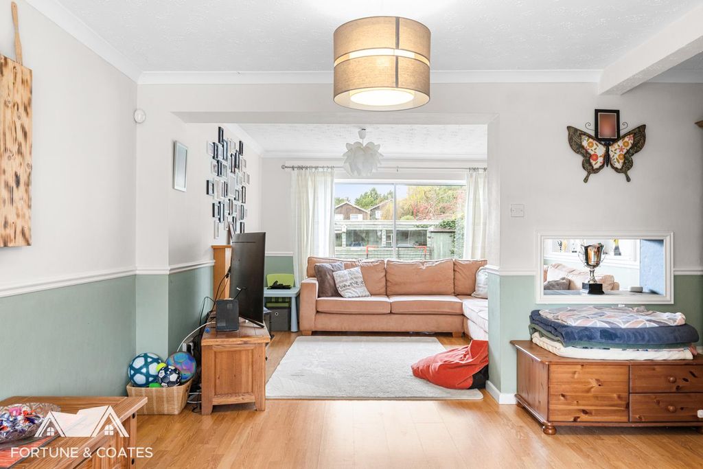 Property photo 3 of 34 Hookfield_14.Jpg