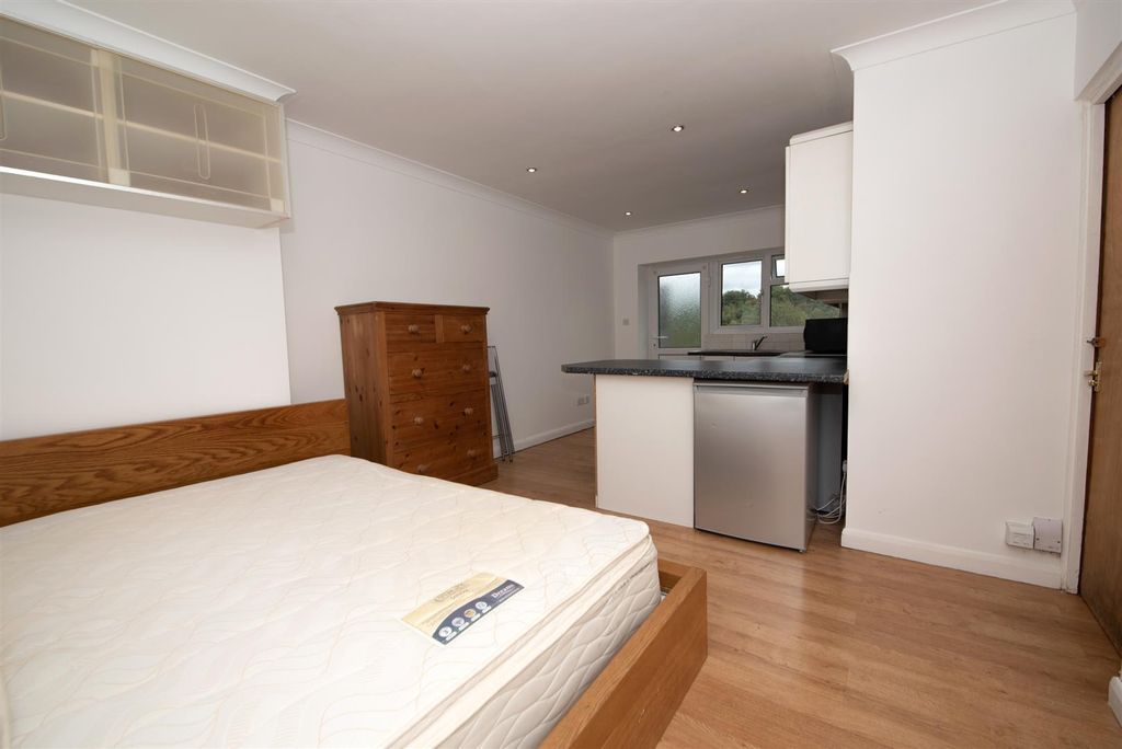 Property photo 3 of 5 Bedroom