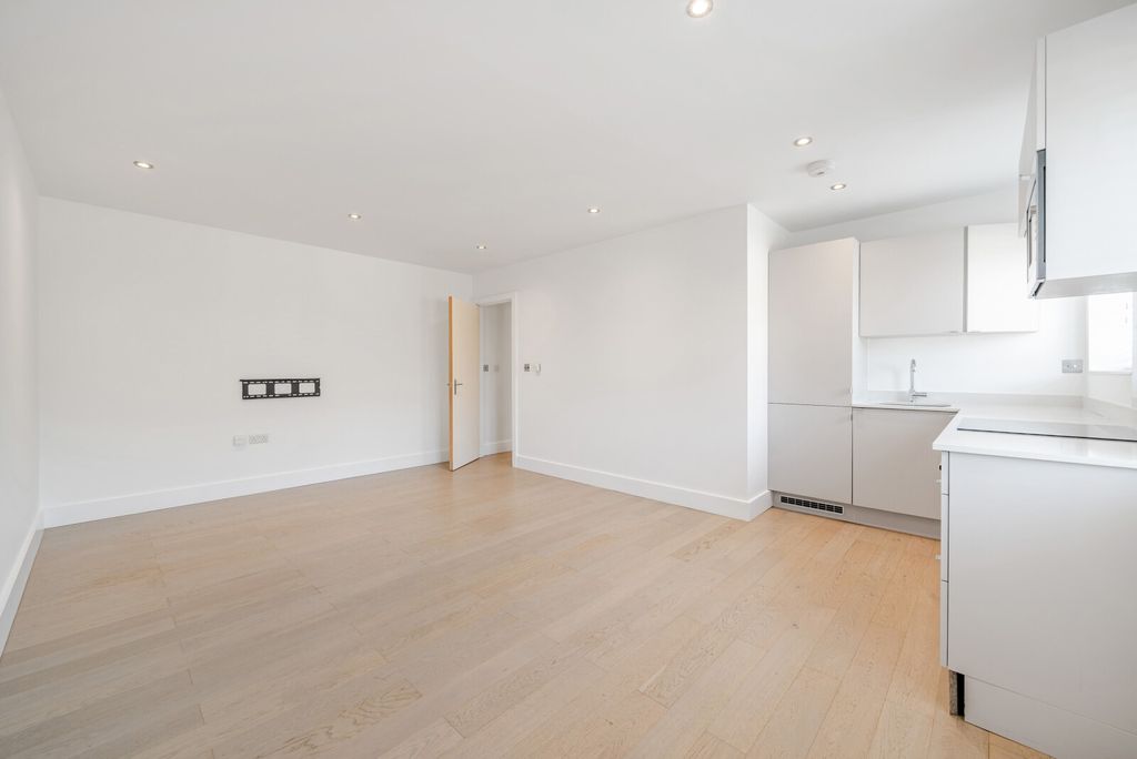 Property photo 3 of 9 1440378-3-69d649d...