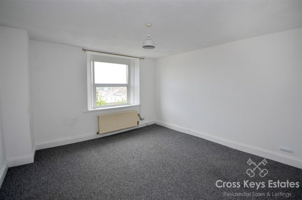 Property photo 3 of 20 Living Room