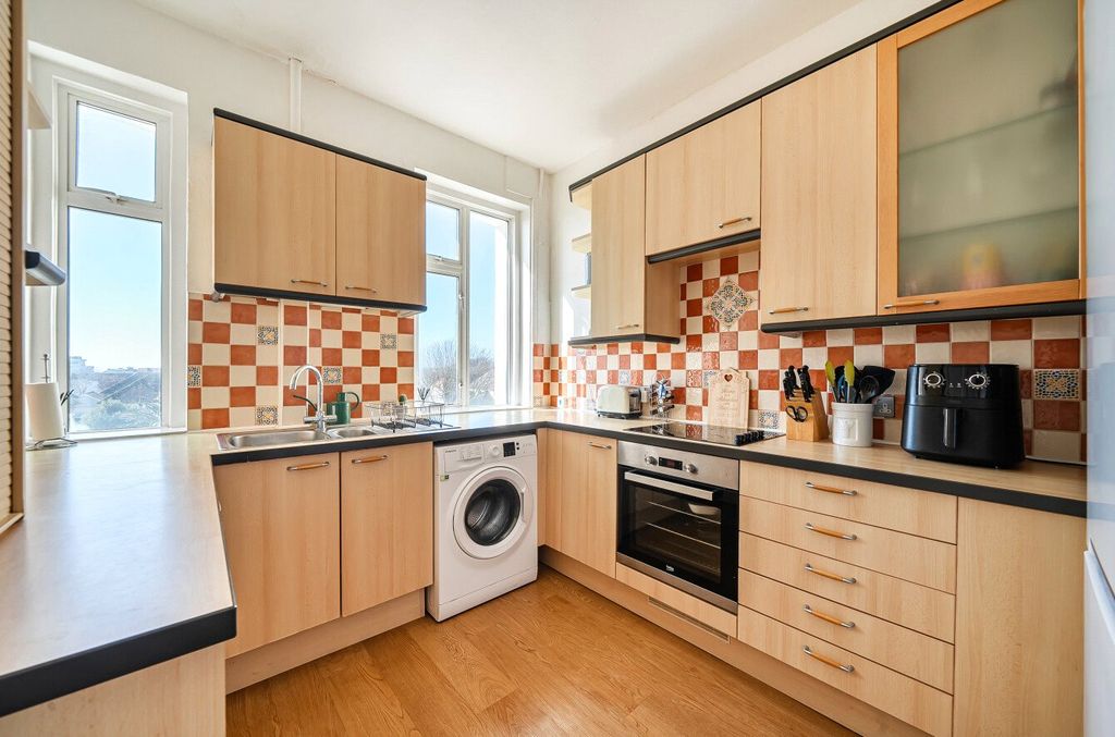 Property photo 3 of 10 1431708-19-69B965...