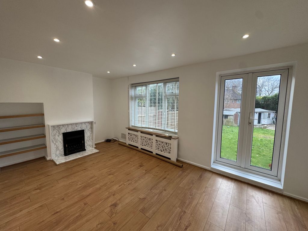 Property photo 2 of 12 Living Room