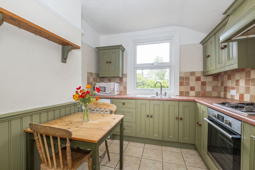 Property photo 3 of 11 Brightwell Crescent