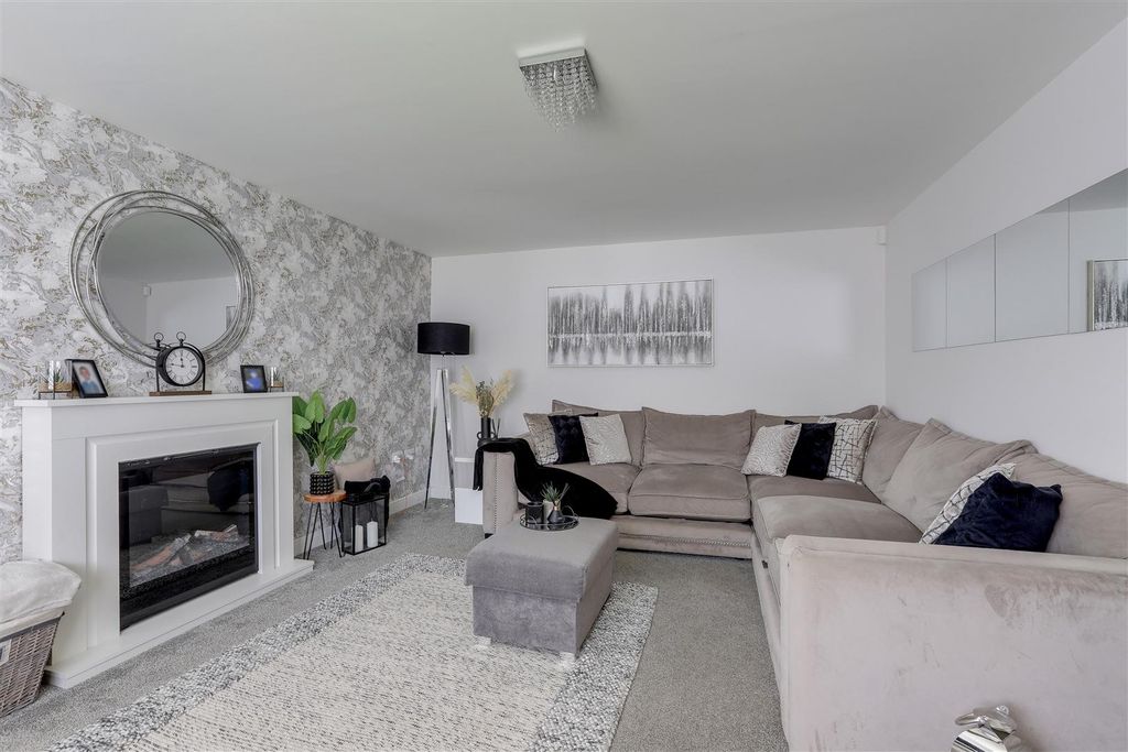 Property photo 3 of 34 220925_22.Jpg