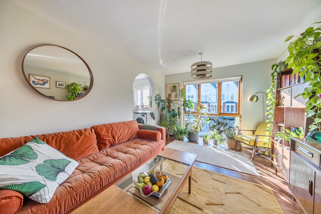 Property photo 1 of 17 Reception