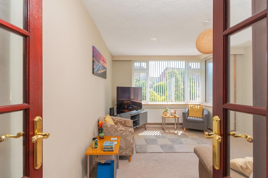 Property photo 1 of 28 0E4Cwe - Living Room E.Jpg