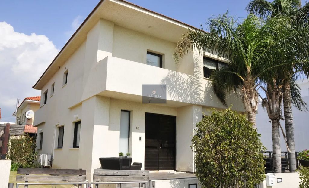 Property photo 2 of 13